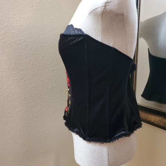 Victoria Secret Velvet Rose Embroidered Corset Size Large - Picture 2 of 9